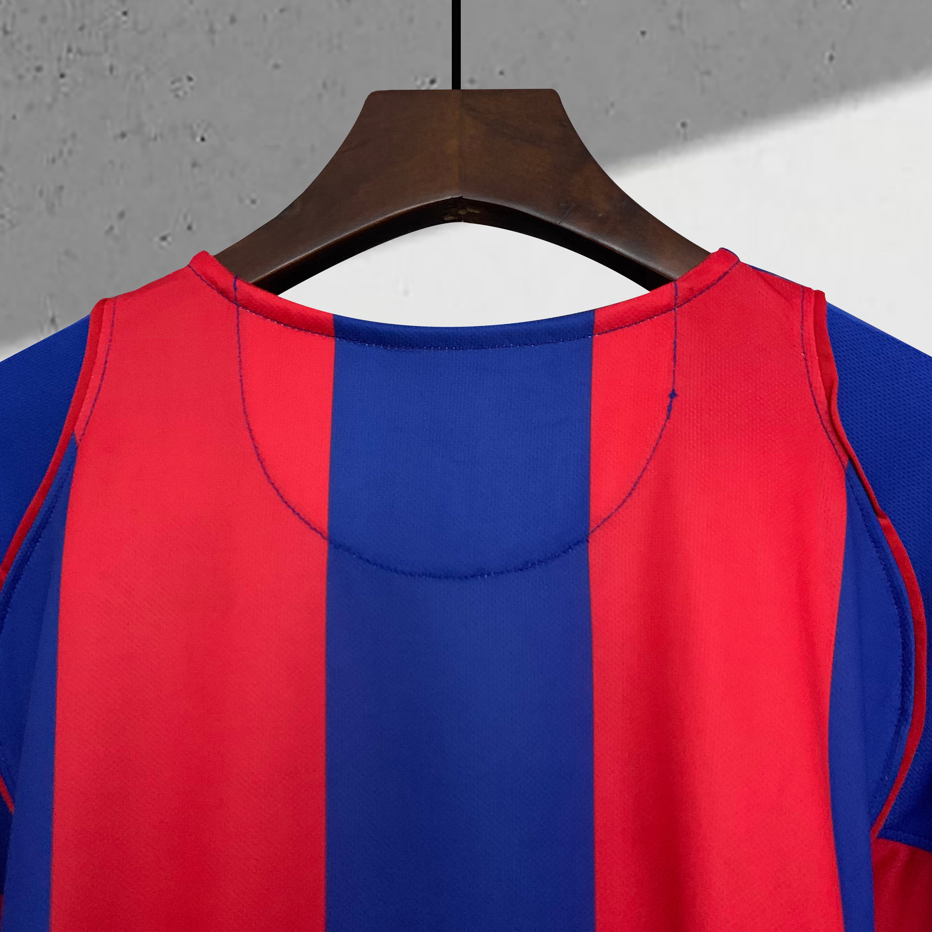 Barcelona 2004–2005 Hjemmedrakt