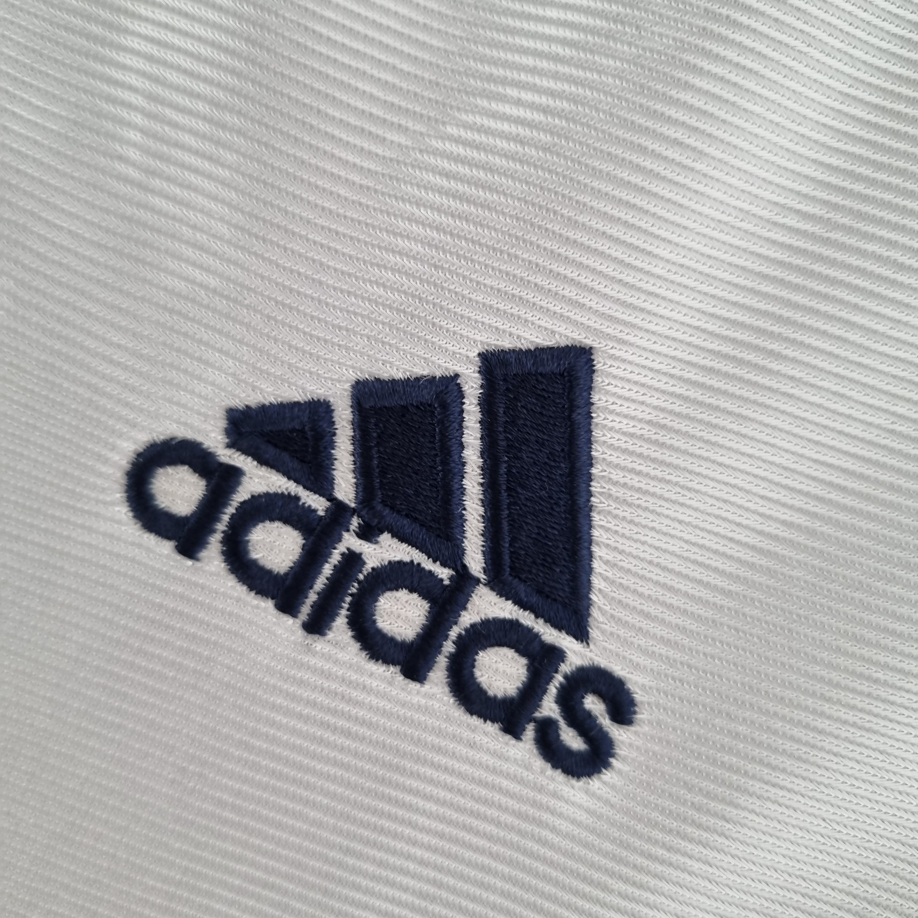 Real Madrid 2000–2001 Hjemmedrakt