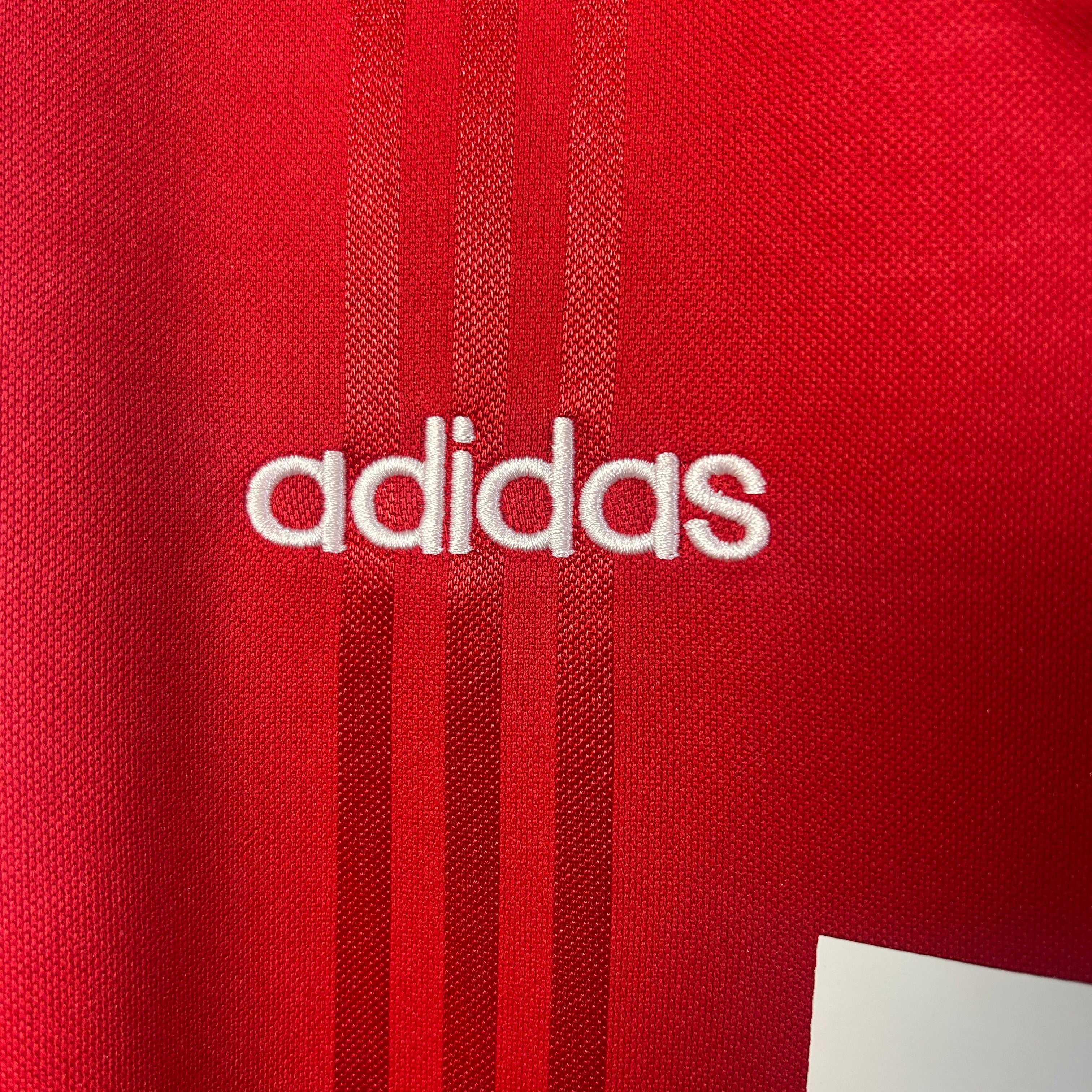Benfica 1997–1998 Hjemmedrakt