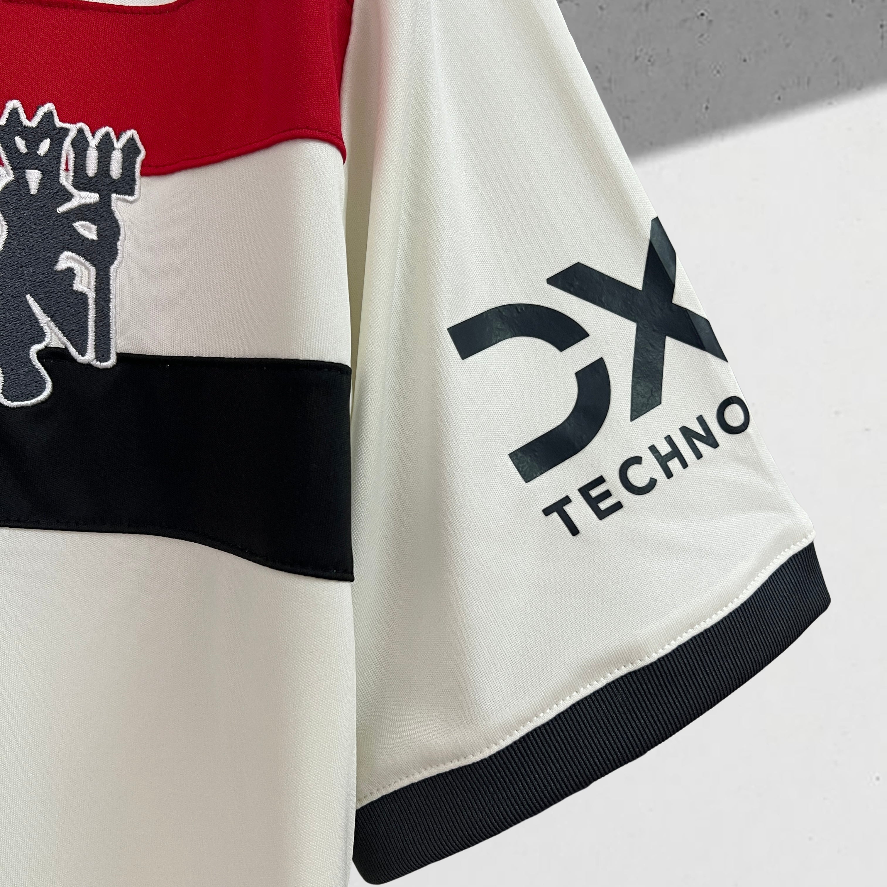 Manchester United 2024–2025 Tredjedrakt