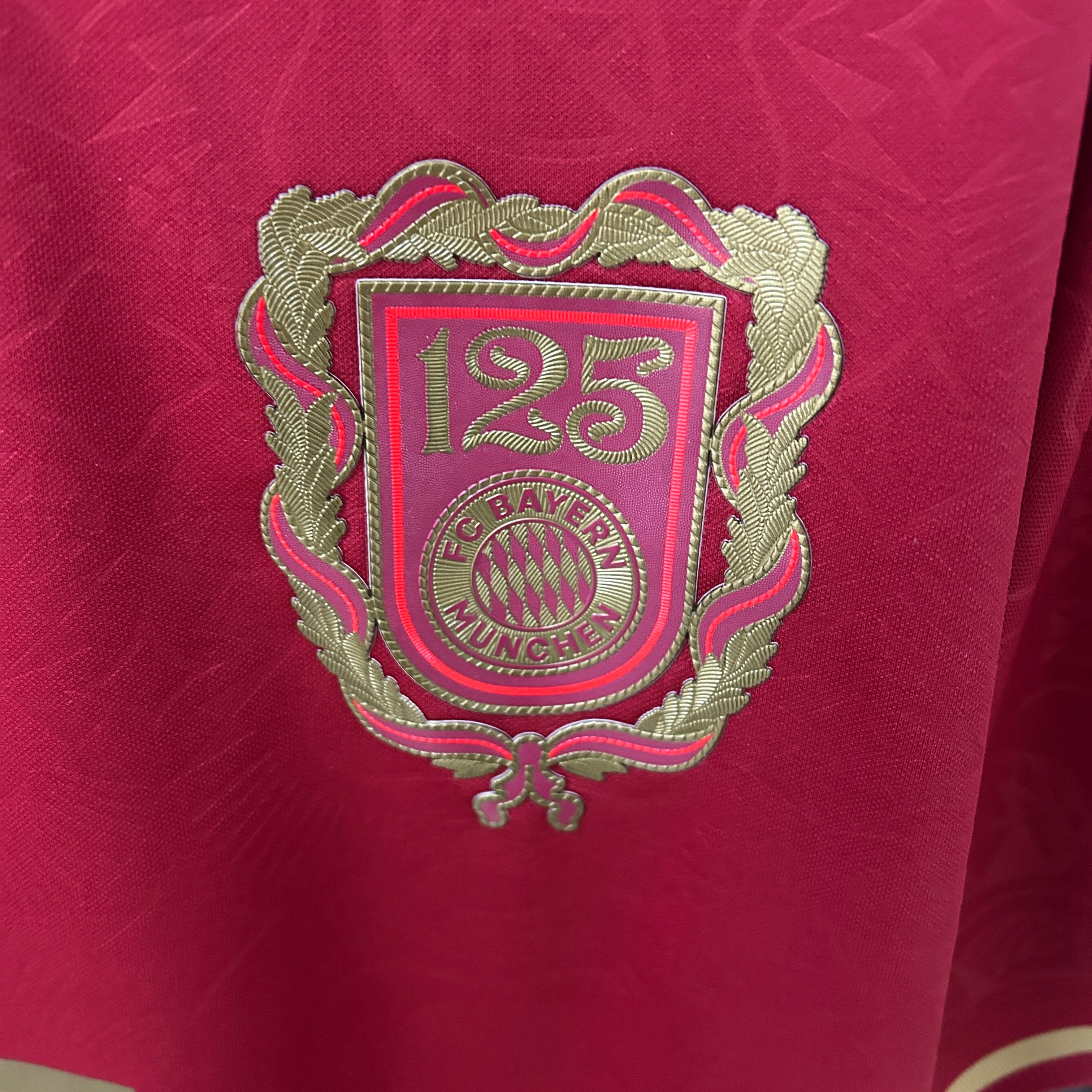Bayern München 125-årsjubileumsdrakt