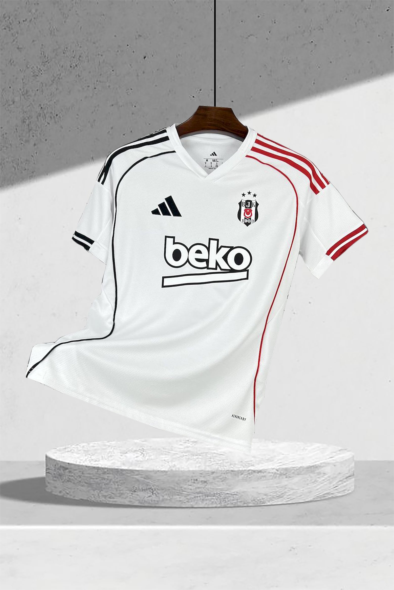 Beşiktaş JK 2025–2026 Hjemmedrakt