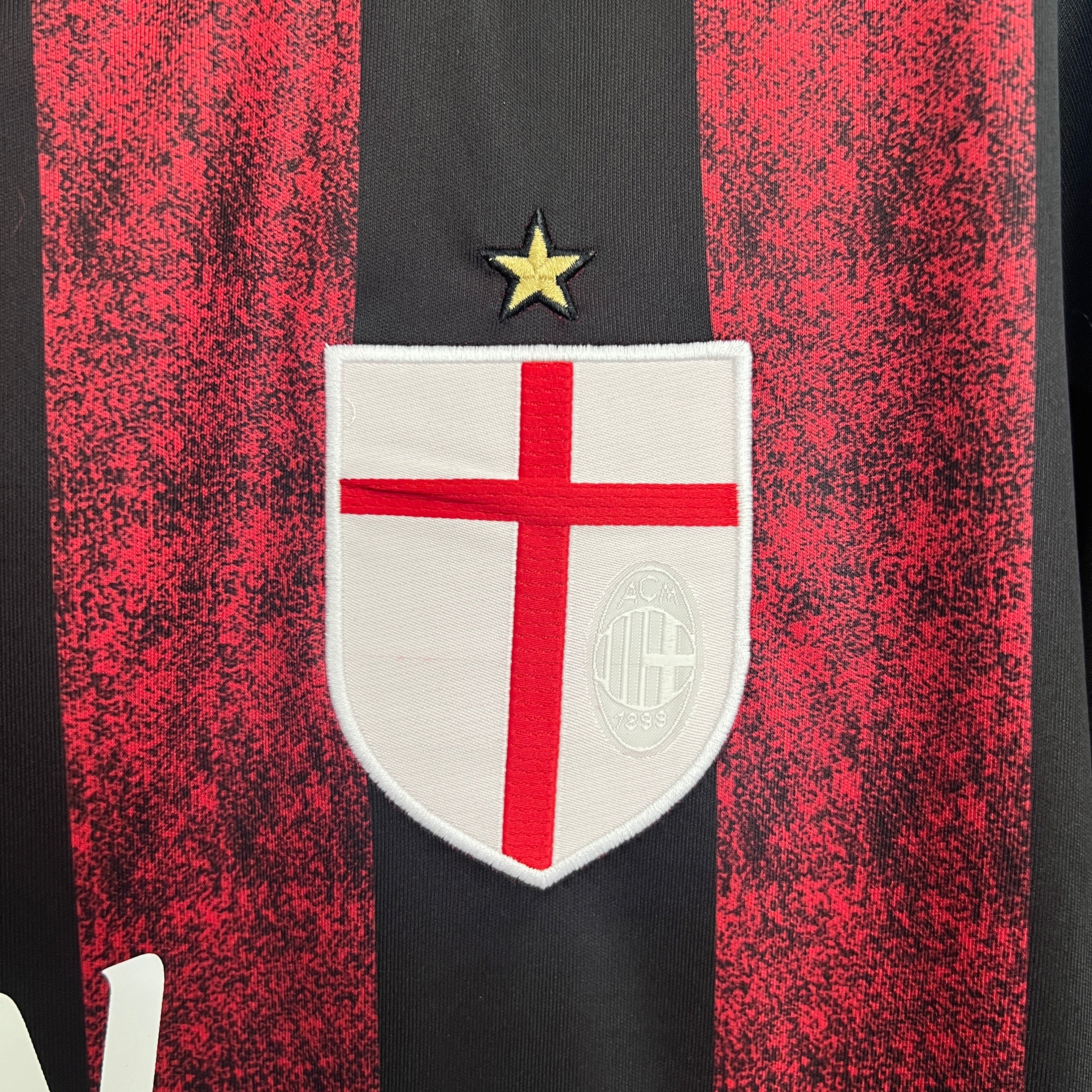 AC Milan 2015–2016 Hjemmedrakt
