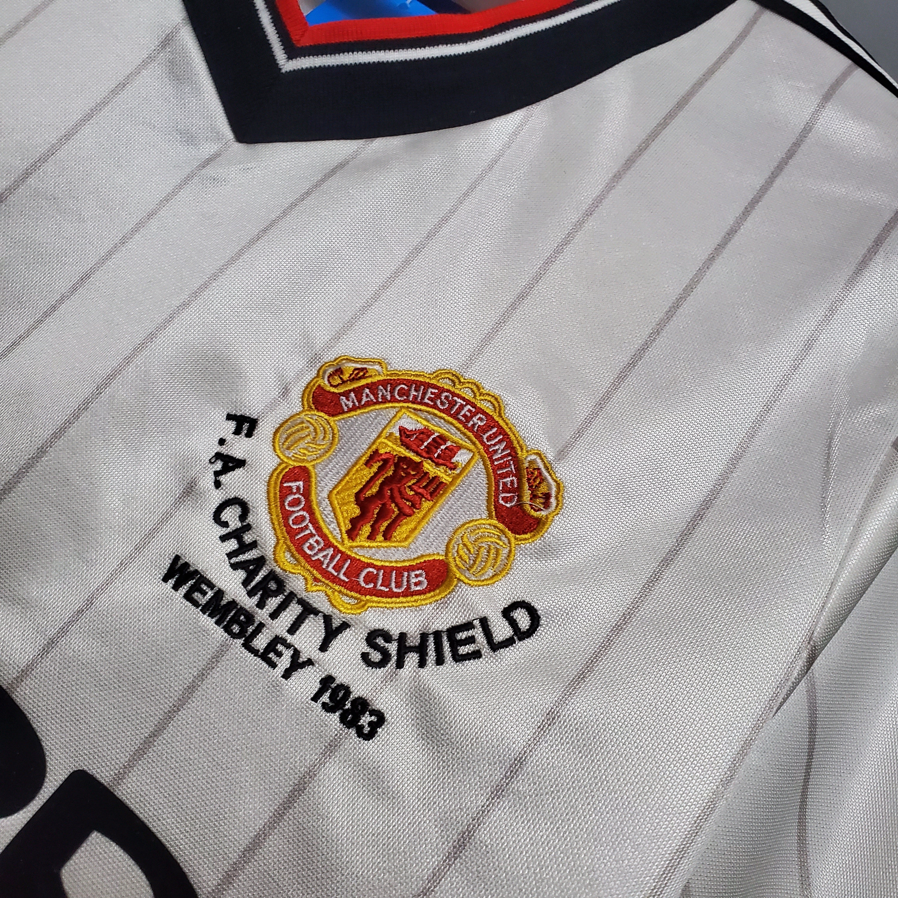 Manchester United 1983 FA Charity Shield drakt
