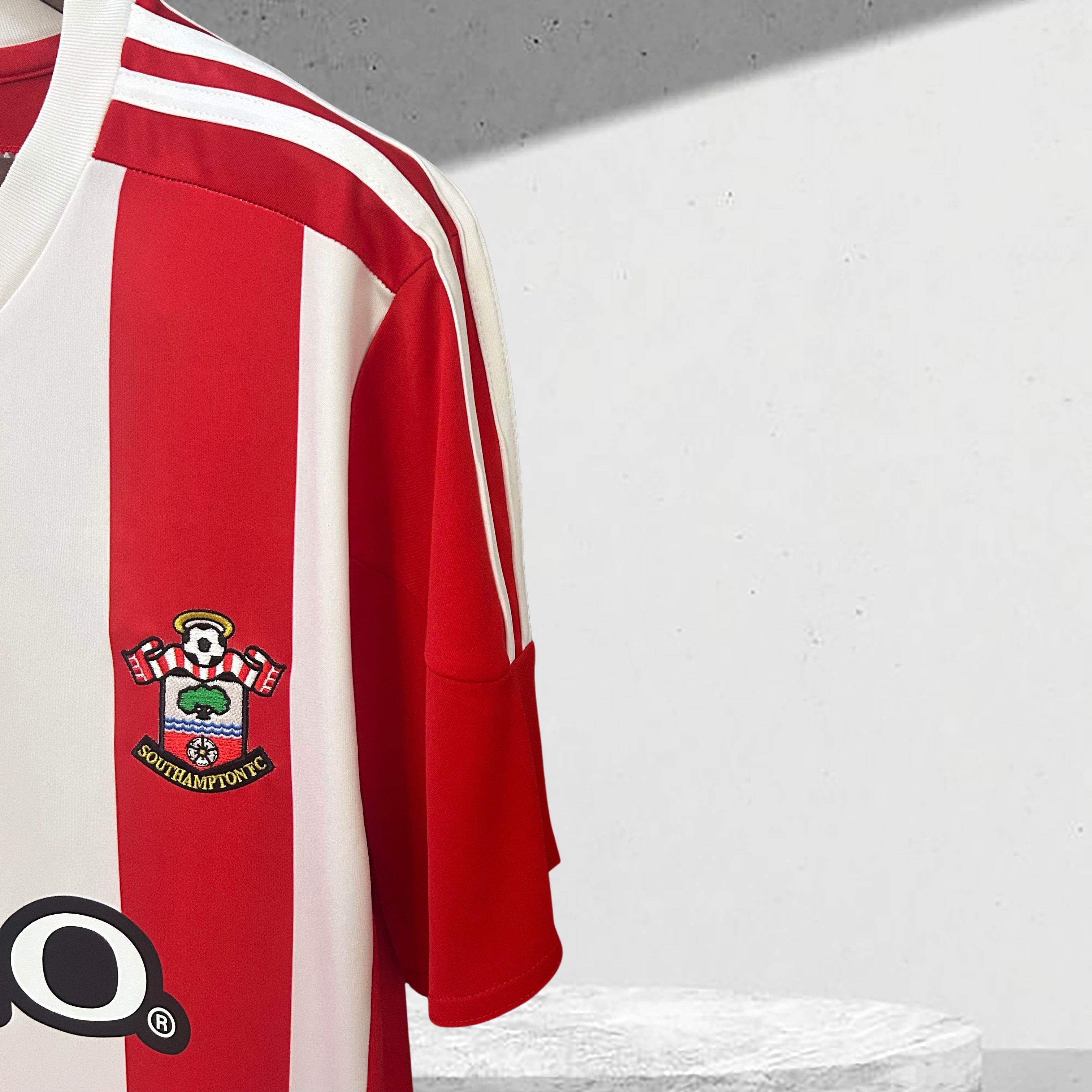 Southampton FC 2015-2016 Hjemmedrakt