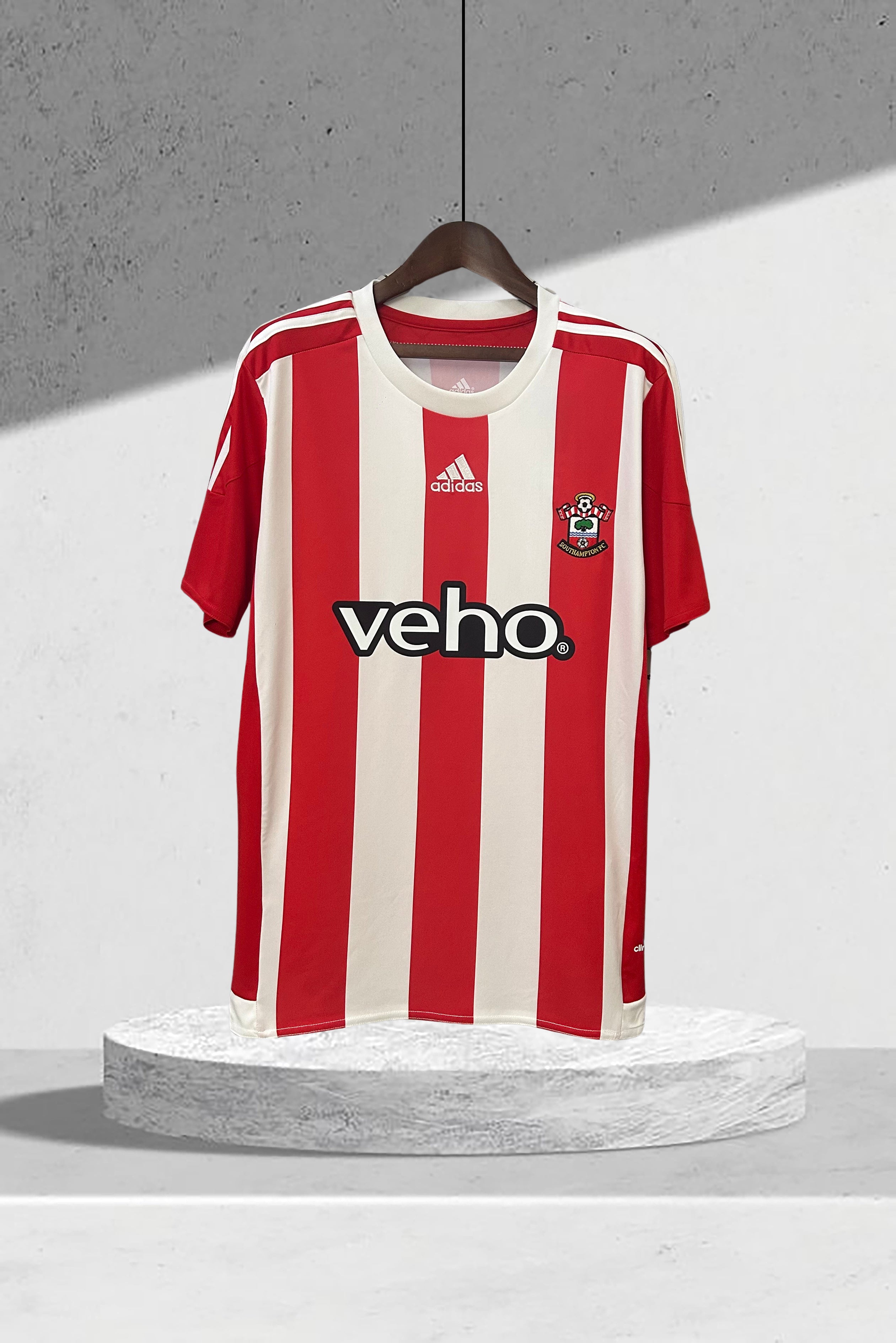 Southampton FC 2015-2016 Hjemmedrakt