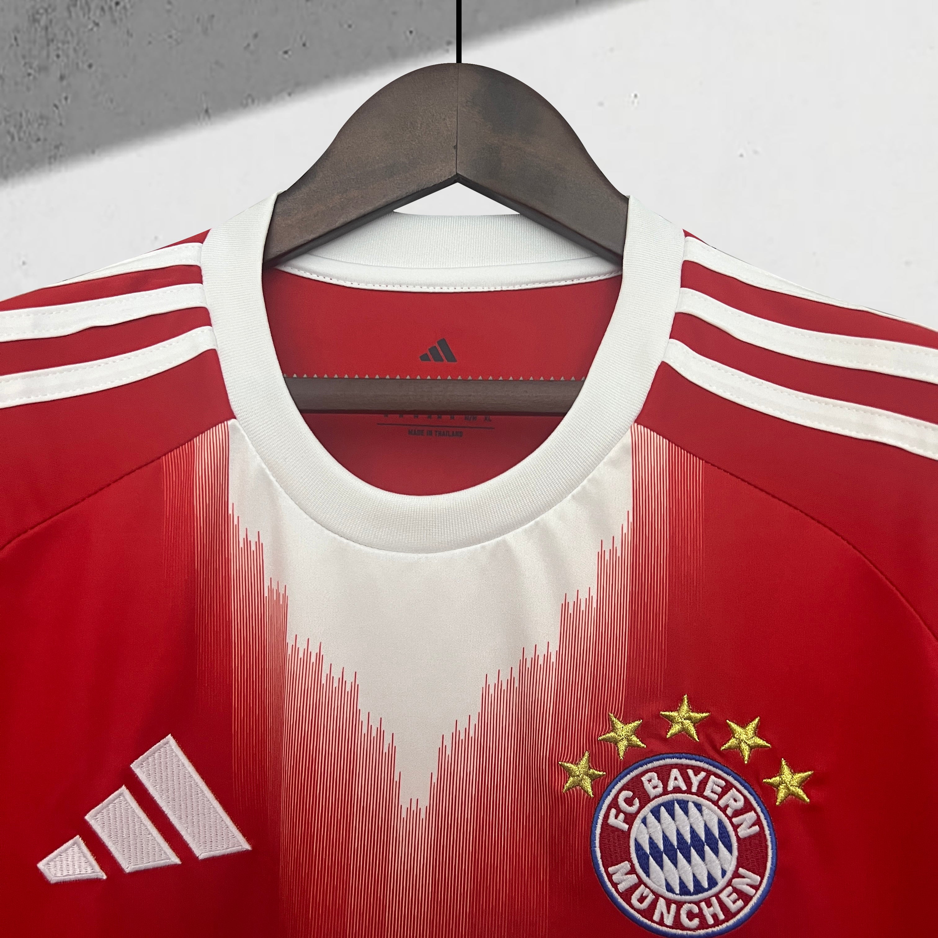Bayern München 2025–2026 Hjemmedrakt