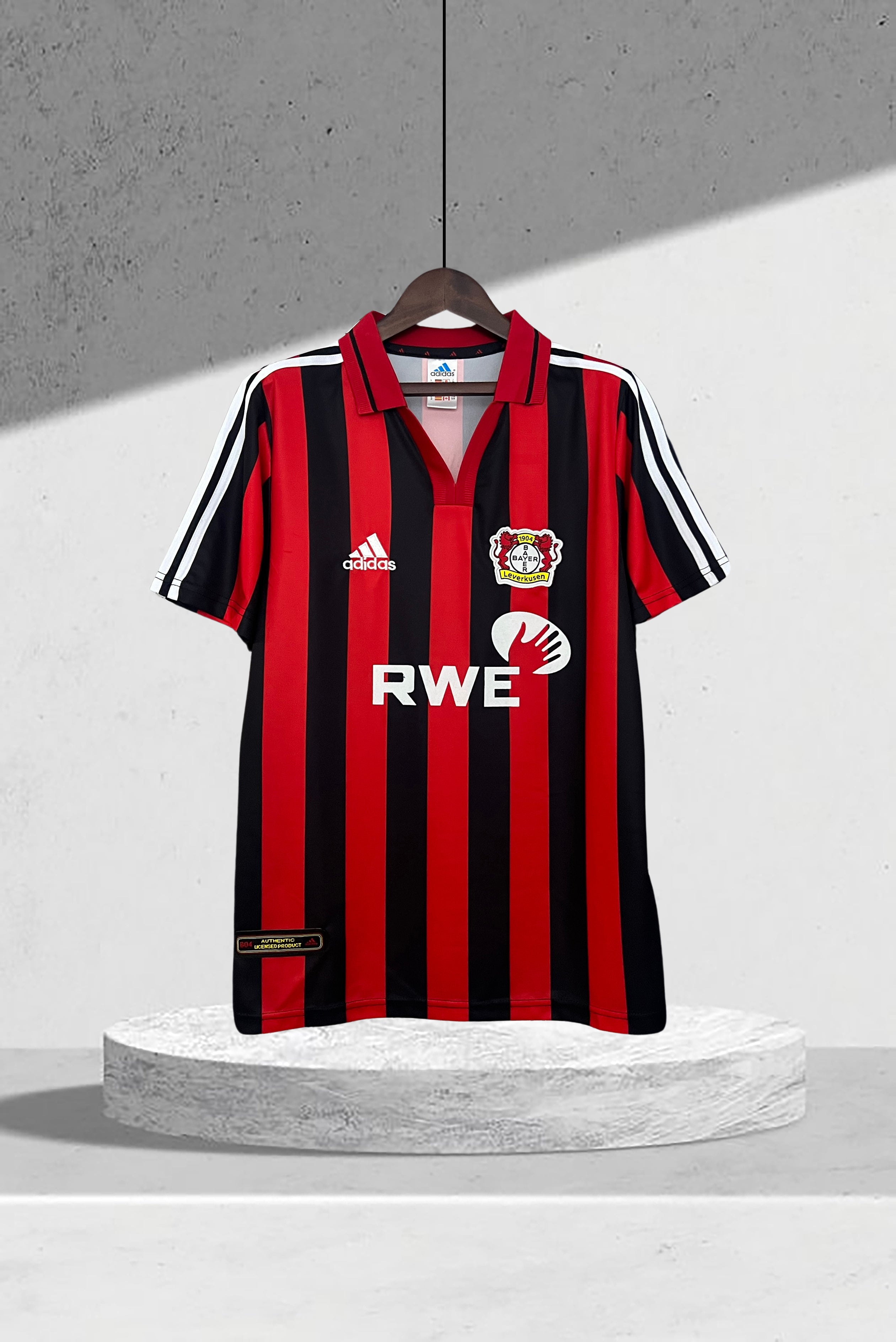Bayer 04 Leverkusen 2001–2002 Hjemmedrakt